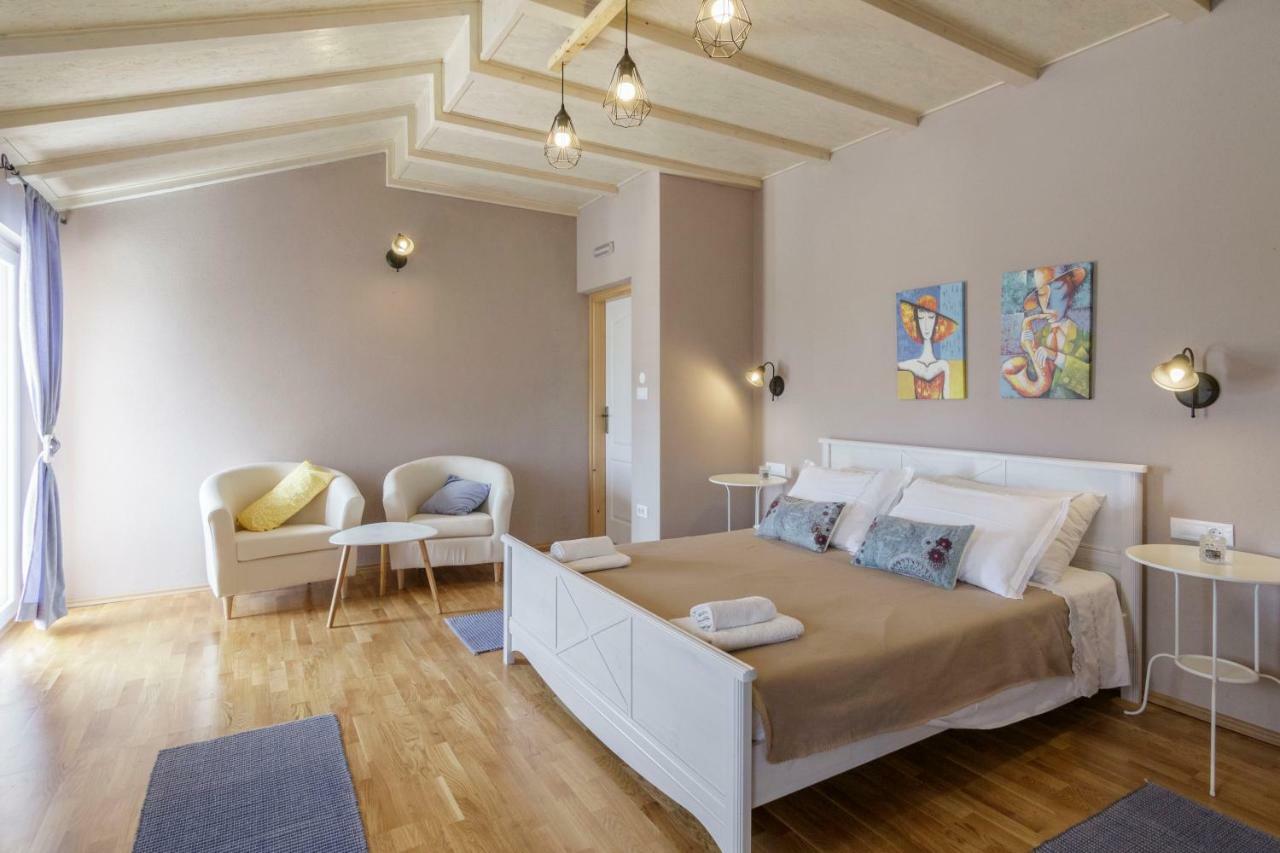 Apartments Mardesic Komiza Luaran gambar