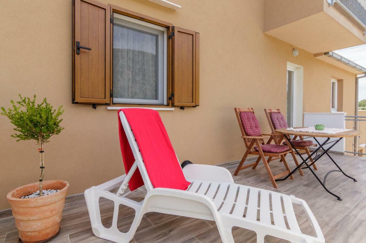 Apartments Mardesic Komiza Luaran gambar