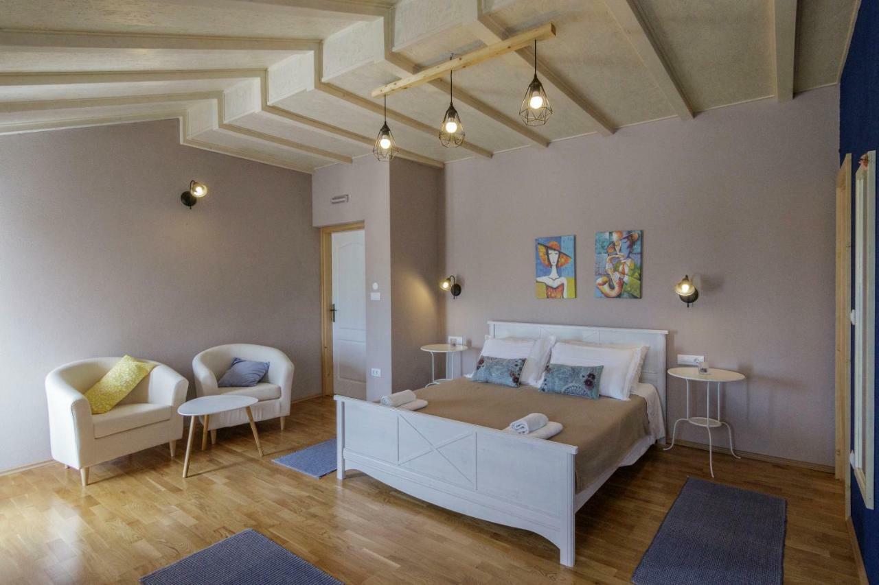 Apartments Mardesic Komiza Luaran gambar