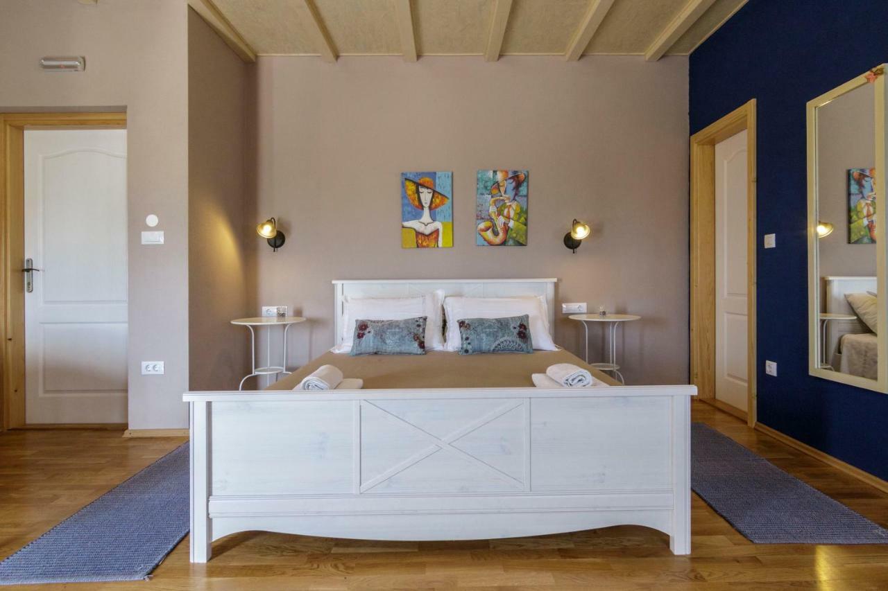 Apartments Mardesic Komiza Luaran gambar