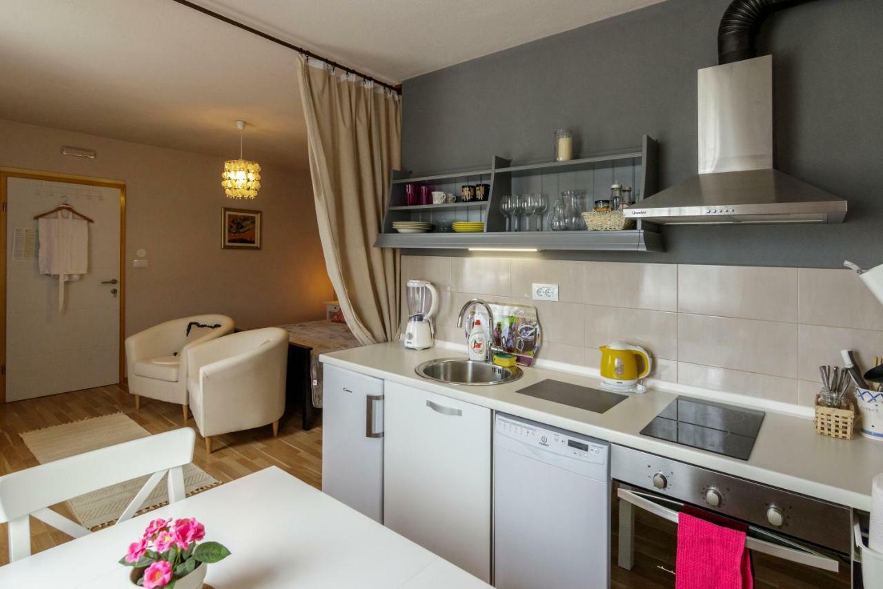 Apartments Mardesic Komiza Luaran gambar